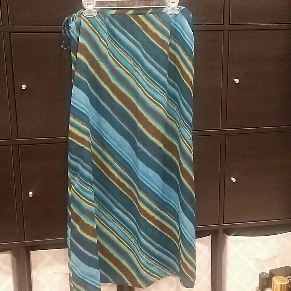 Style and Co A-LINE long skirt with slit